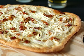 Tarte flambée (Flammekueche)
